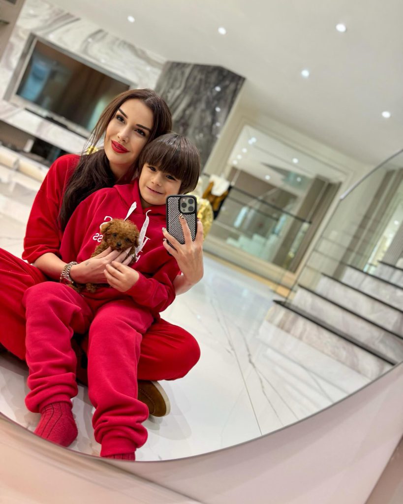 Dilan Polat modeling sex scenes