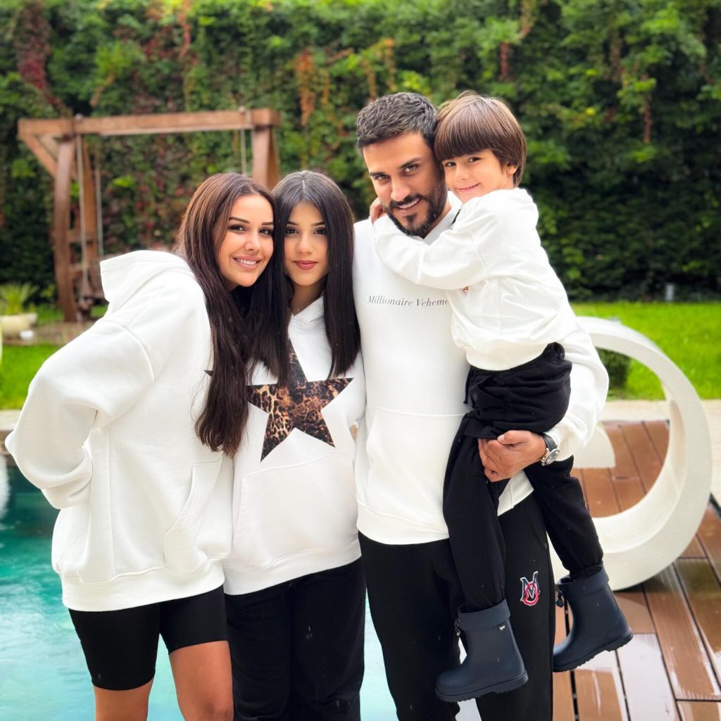 Dilan Polat modeling sexy