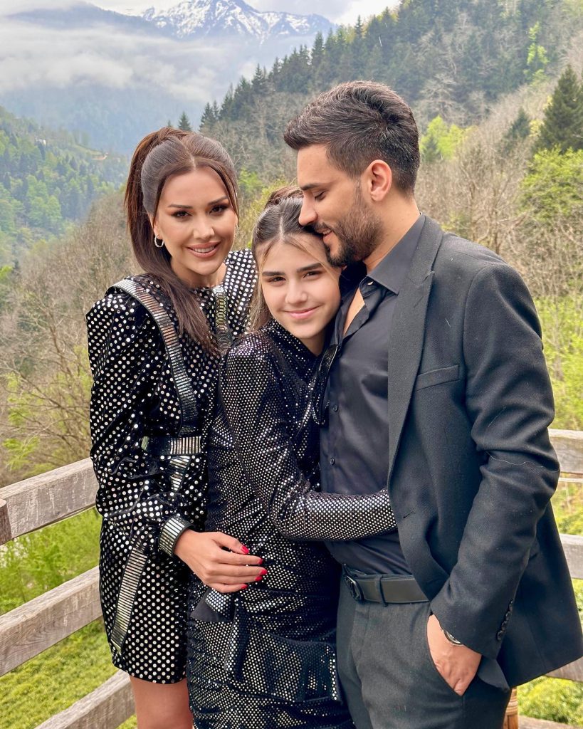 Dilan Polat poses hot photos