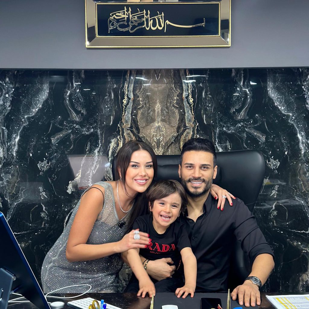 Dilan Polat poses hot pics