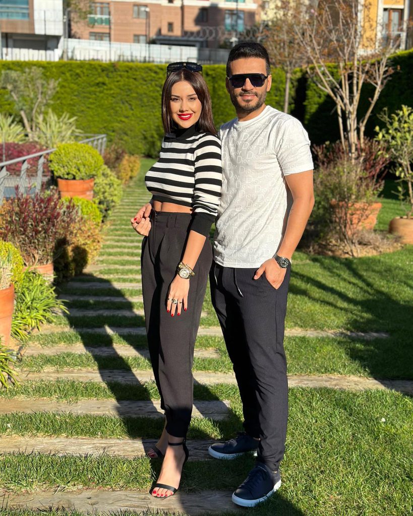 Dilan Polat poses naked