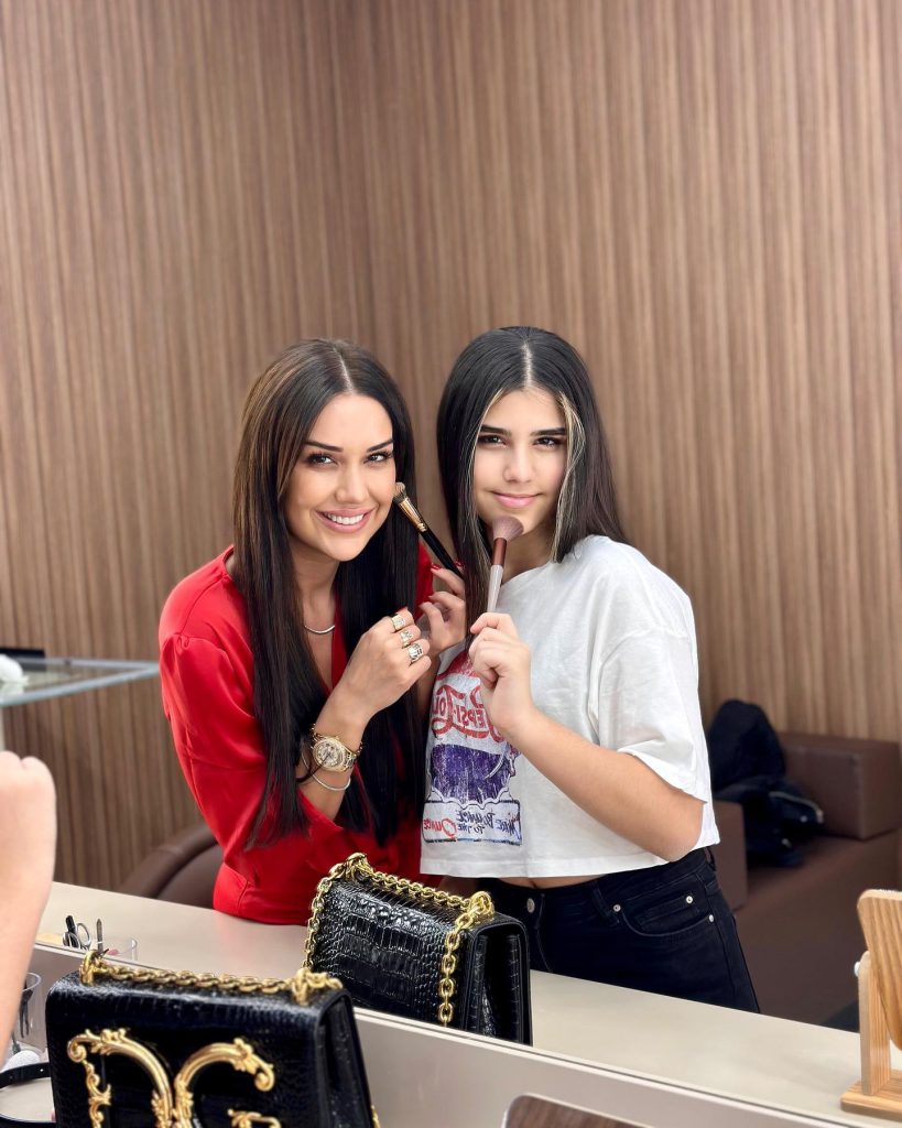 Dilan Polat poses nude pics