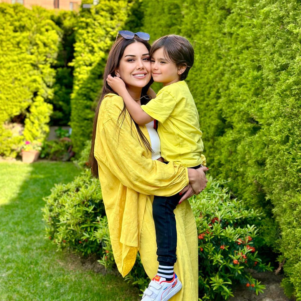 Dilan Polat poses nudes