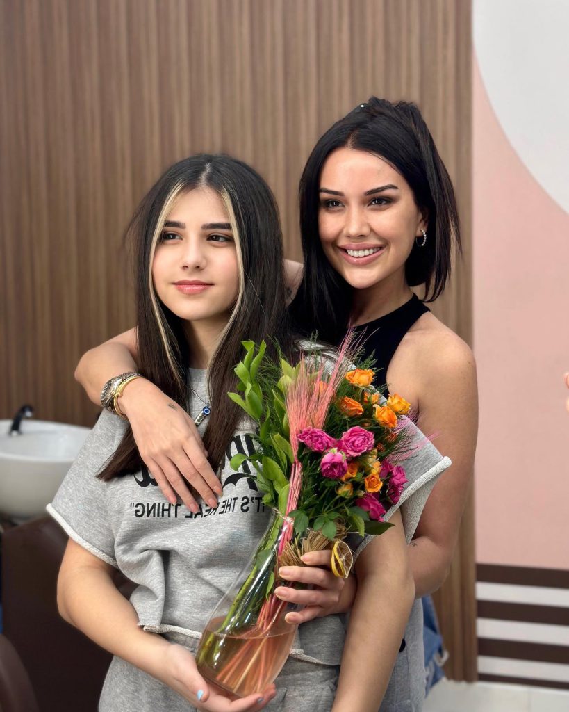 Dilan Polat poses porn