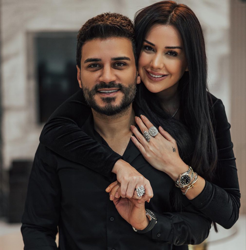 Dilan Polat poses xxx