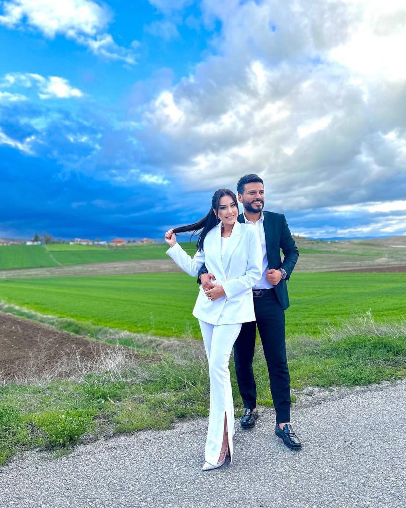 Dilan Polat poses xxx sex