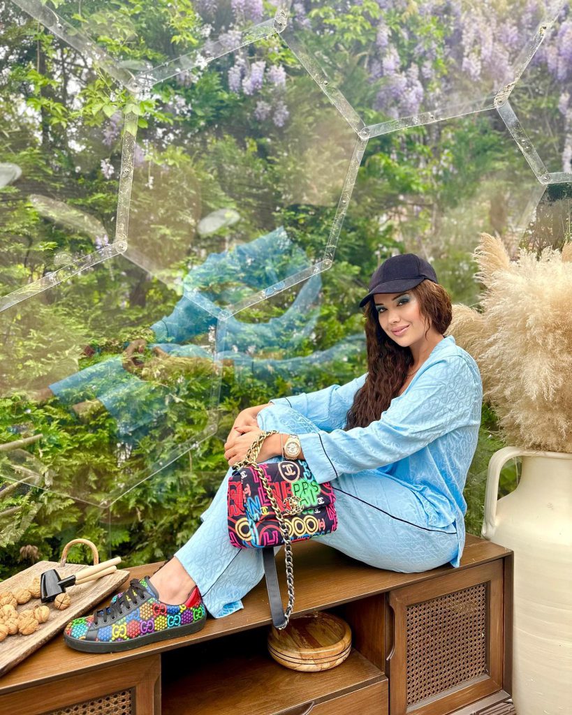 Dilan Polat smiles hot