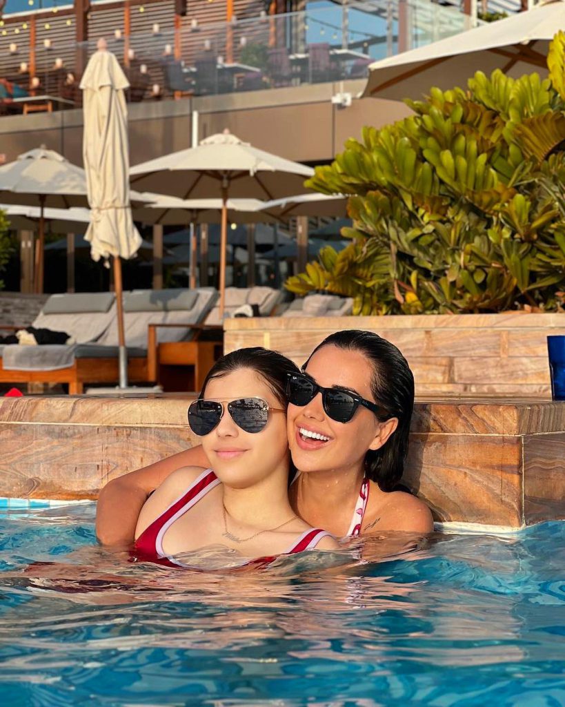 Dilan Polat smiles hot bikini