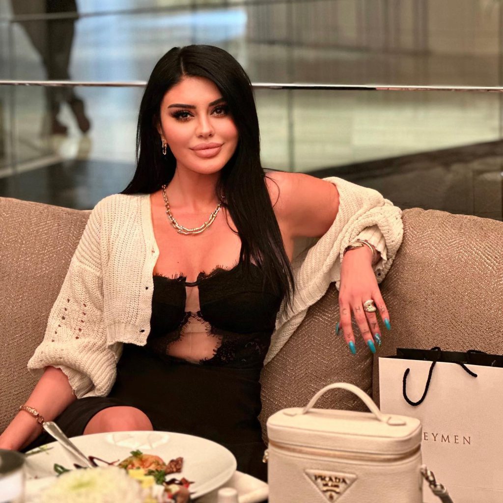 Ebru Polat ardent sexy