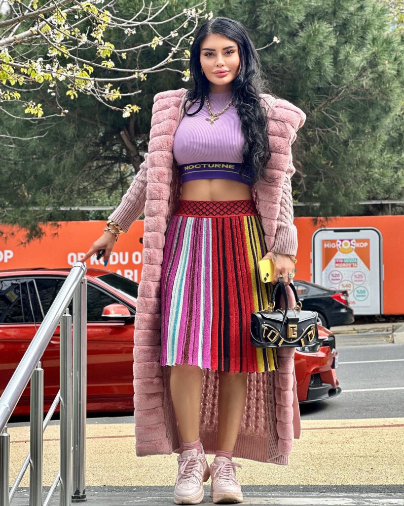 Ebru Polat depicts fire ass