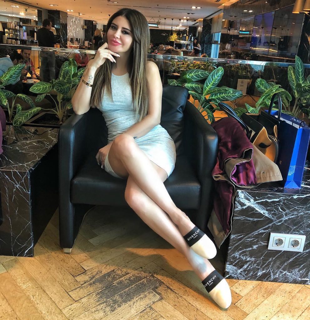 Ebru Polat depicts fire nude