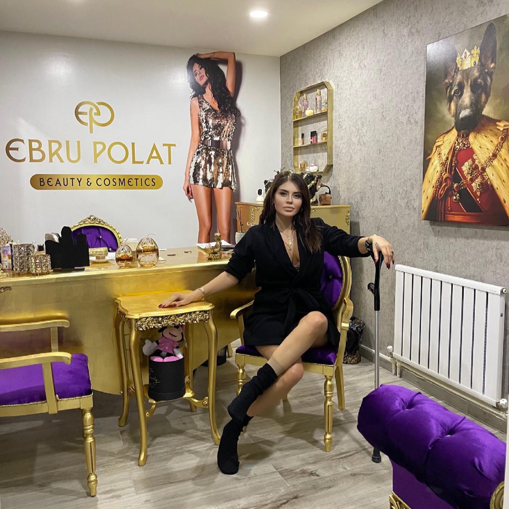 Ebru Polat looks nude