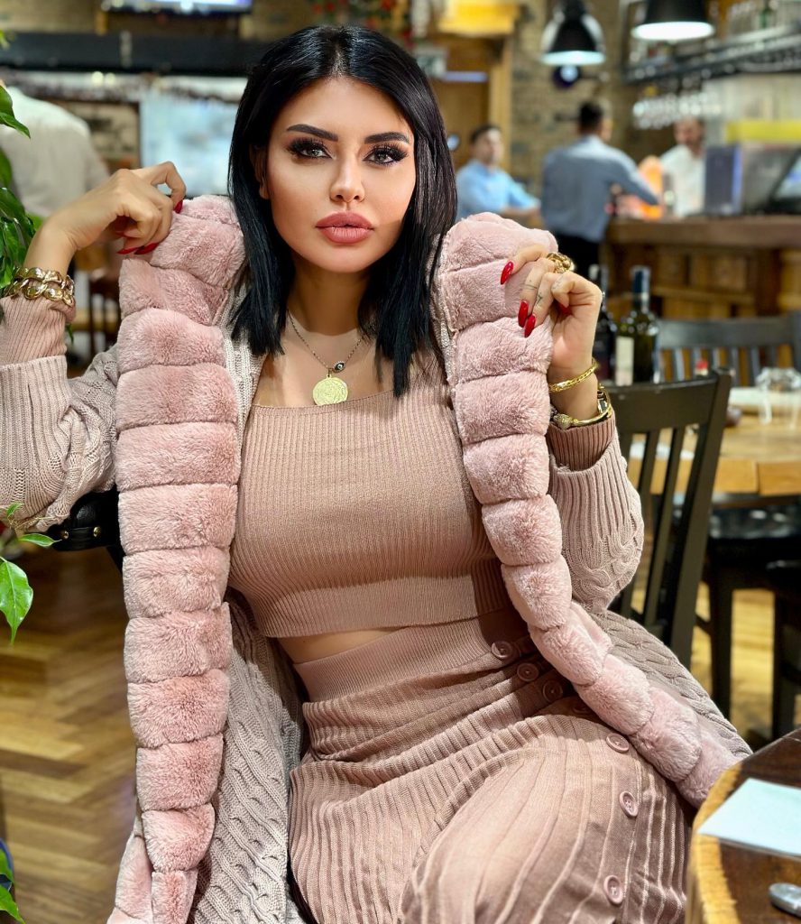 Ebru Polat poses fuck