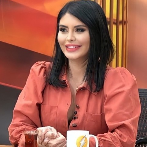 Ebru Polat poses hot photos