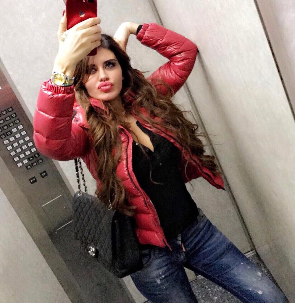 Ebru Polat poses hot pics