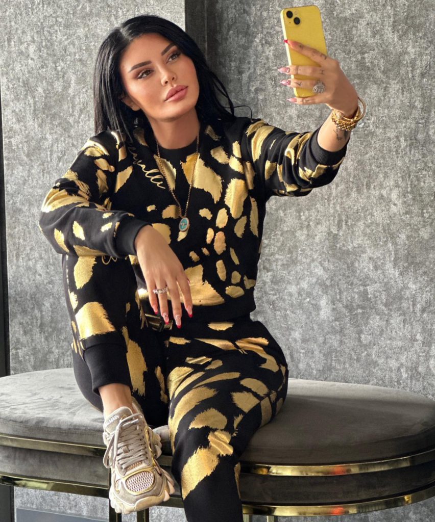 Ebru Polat poses sex scenes