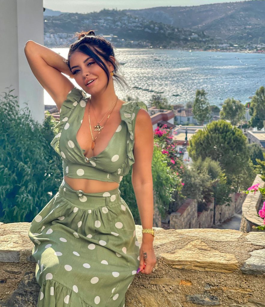 Ebru Polat smiles ass