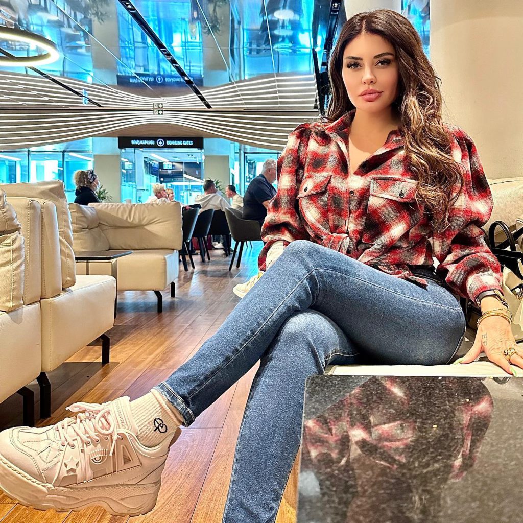 Ebru Polat smiles hot photos