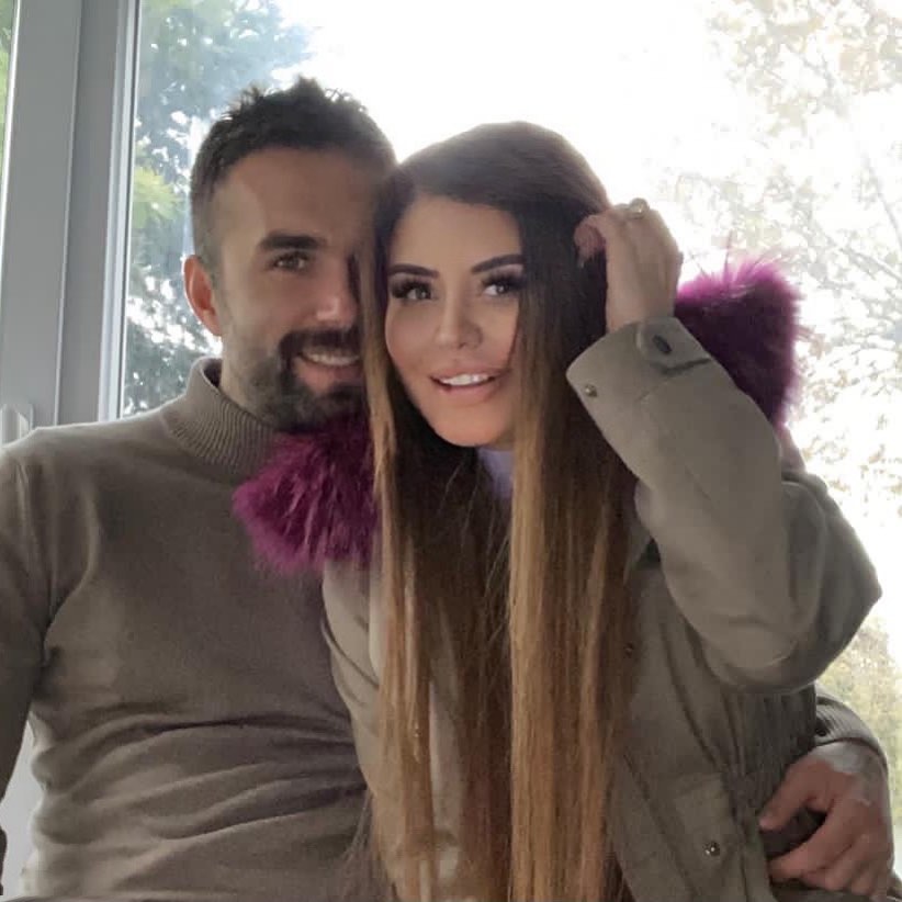 Ebru Polat smiles hot pics