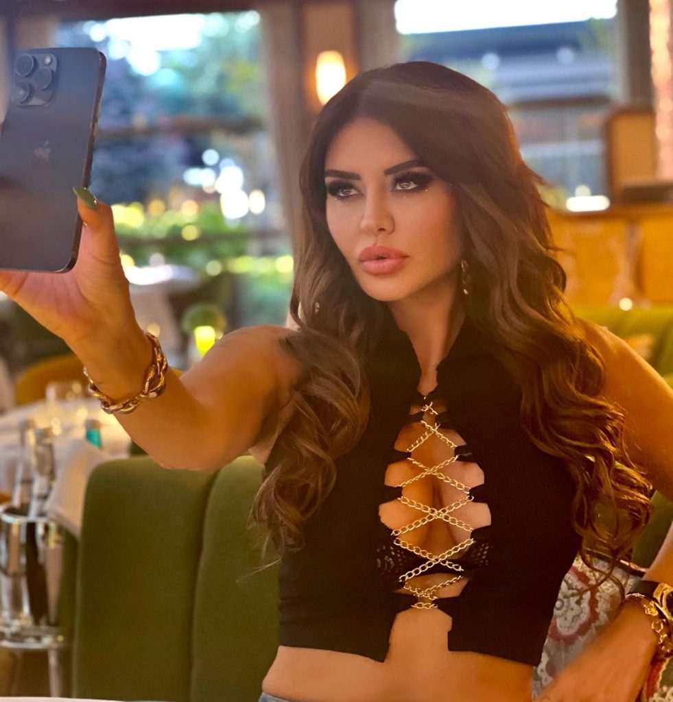 Ebru Polat smiles nude