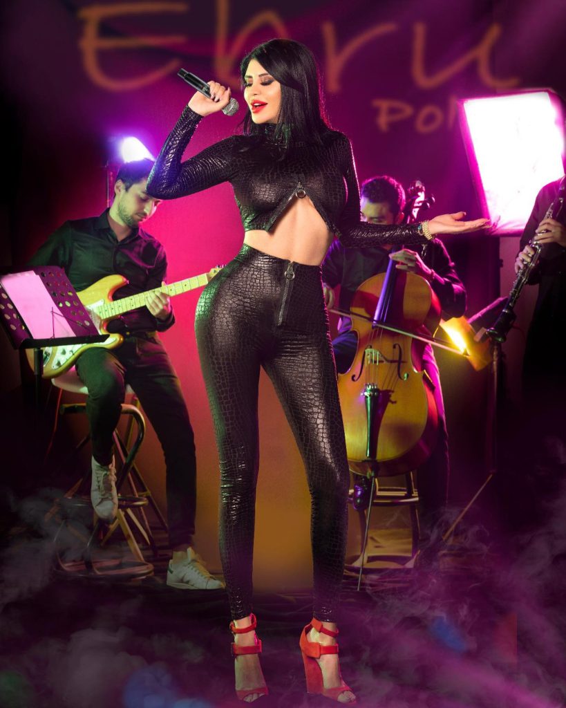 Ebru Polat smiles nude pics