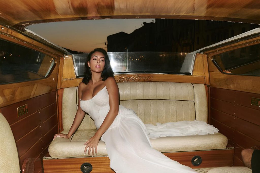 Georgina Rodríguez ardent hot bikini