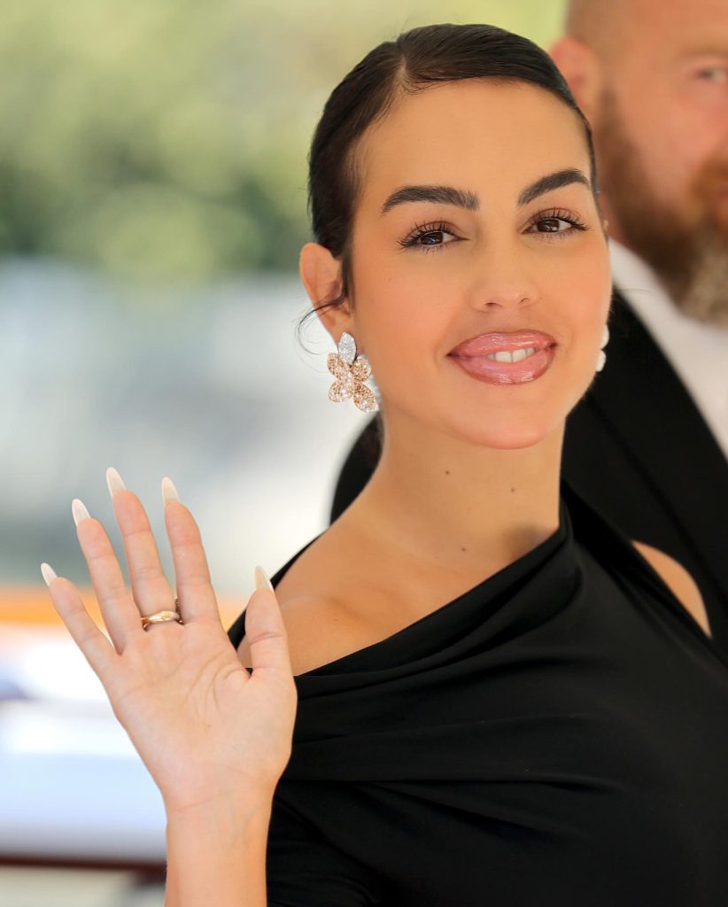 Georgina Rodríguez ardent hot images