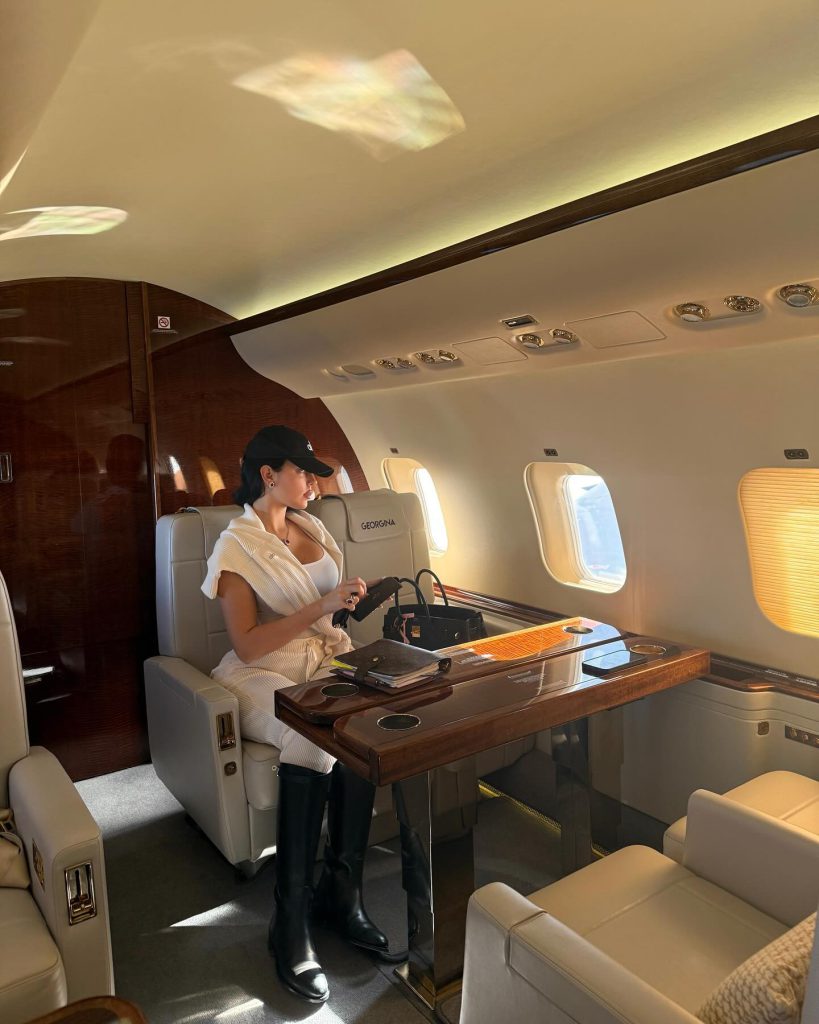 Georgina Rodríguez depicts fire boobs