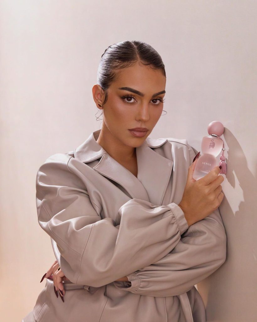 Georgina Rodríguez depicts fire nude