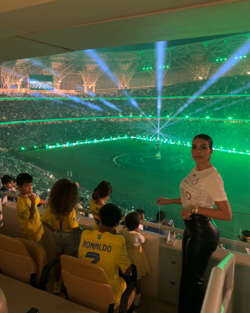 Georgina Rodríguez looks boobs