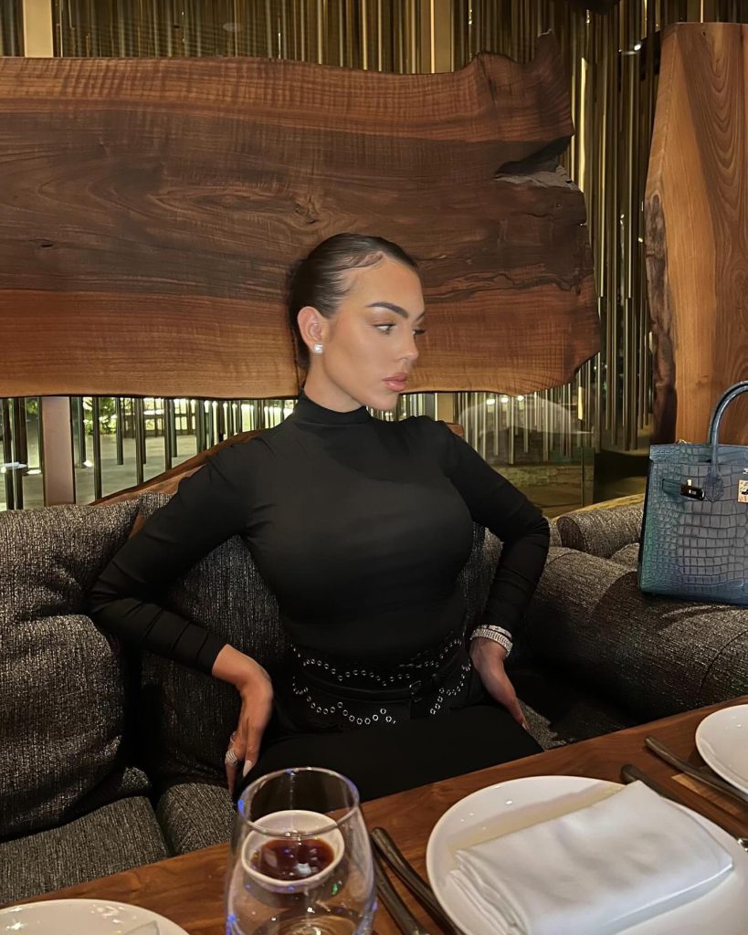 Georgina Rodríguez looks naked