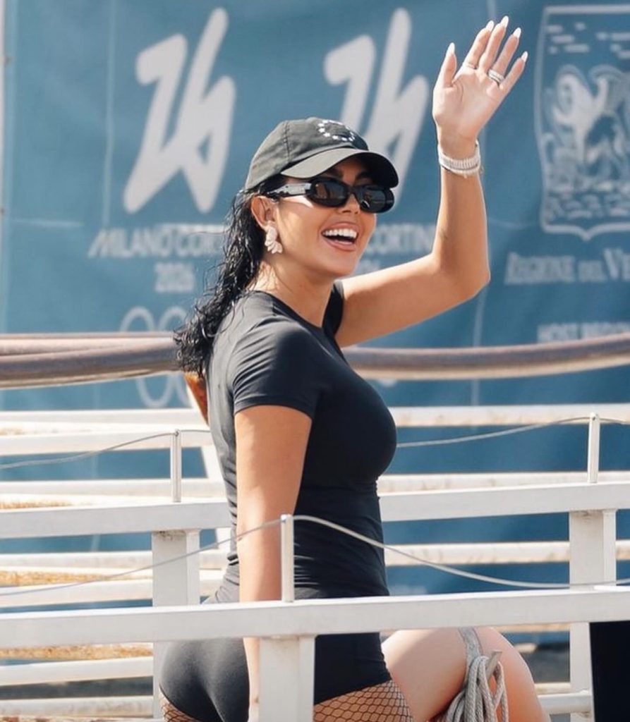 Georgina Rodríguez modeling hot