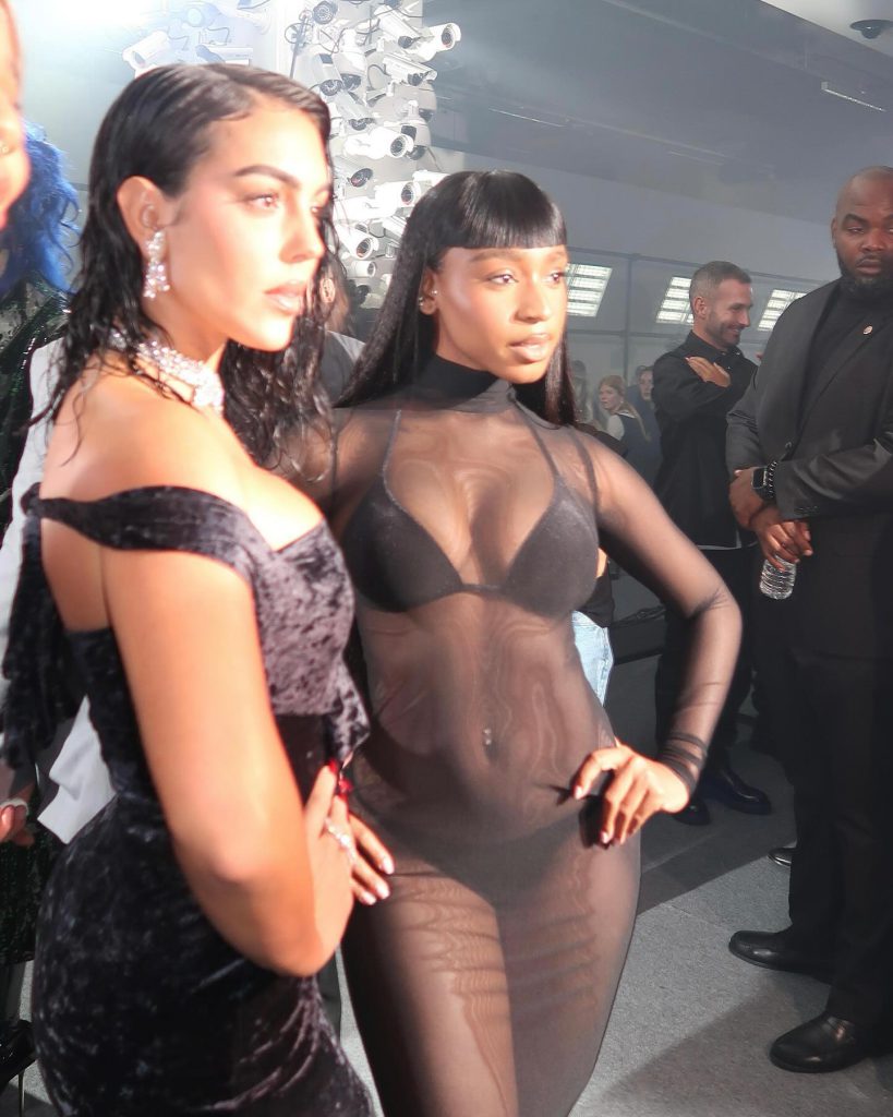 Georgina Rodríguez modeling sex scenes