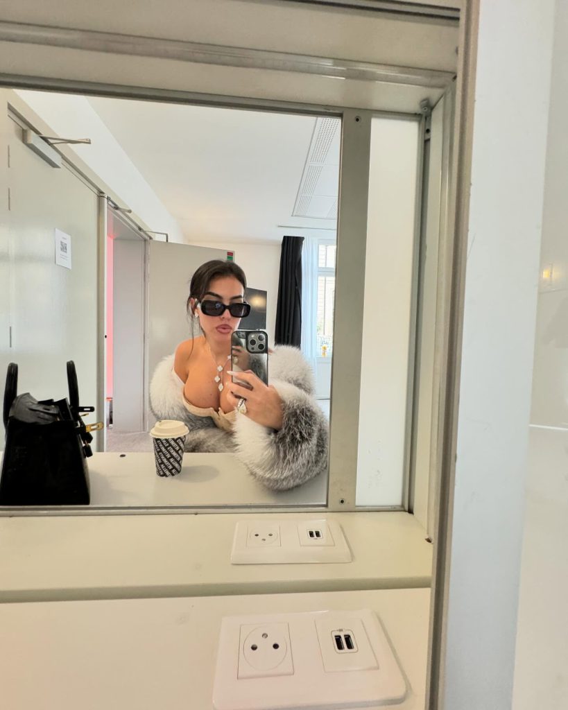 Georgina Rodríguez poses hot bikini