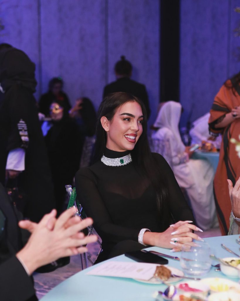 Georgina Rodríguez poses xxx sex