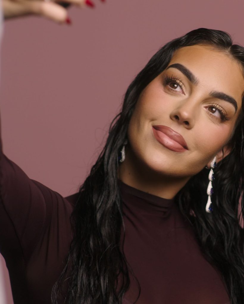 Georgina Rodríguez smiles fuck