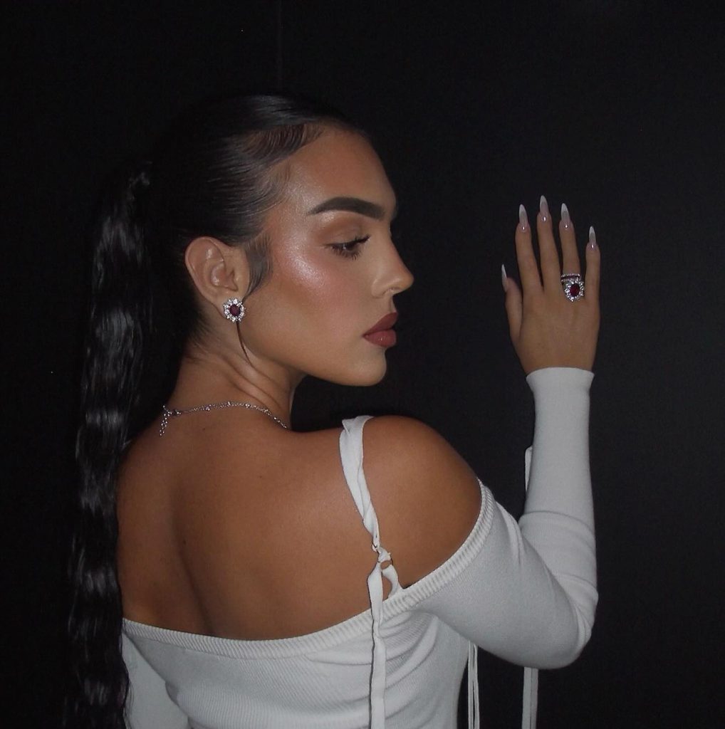 Georgina Rodríguez smiles nude