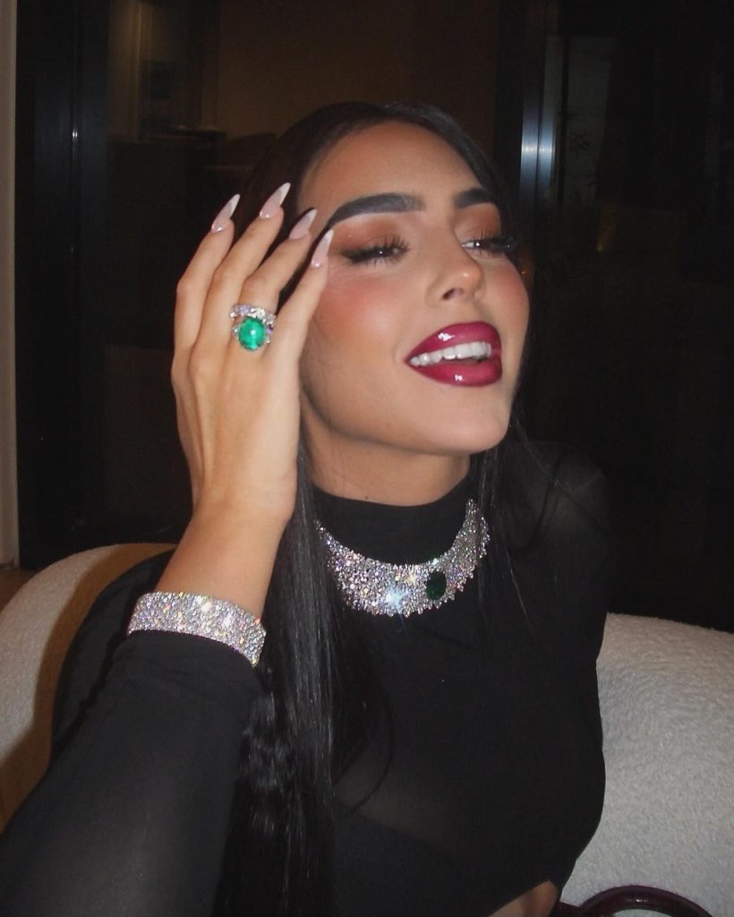 Georgina Rodríguez smiles sex