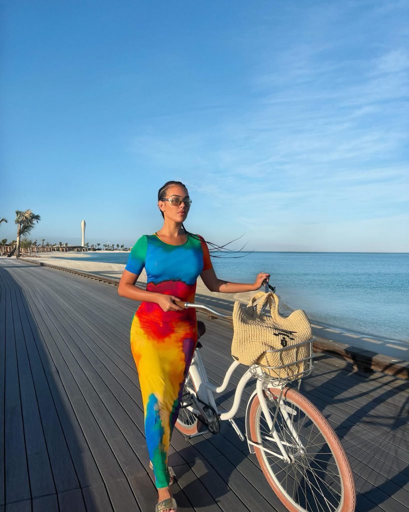 Georgina Rodríguez smiles xxx sex