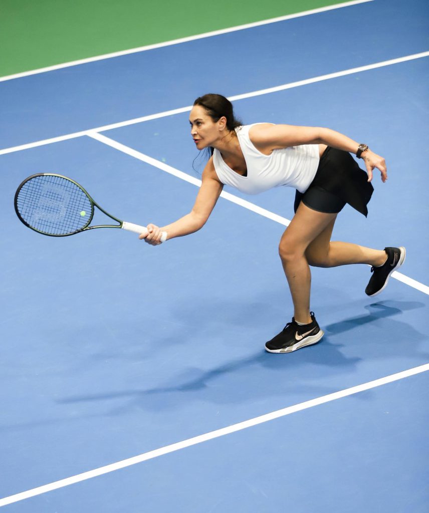 Hülya Avşar ardent bikini