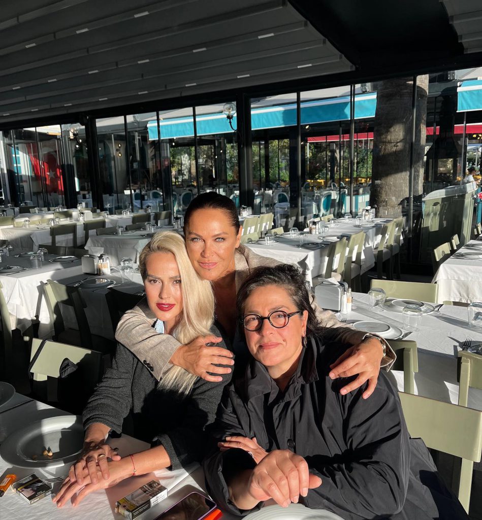 Hülya Avşar hot photos