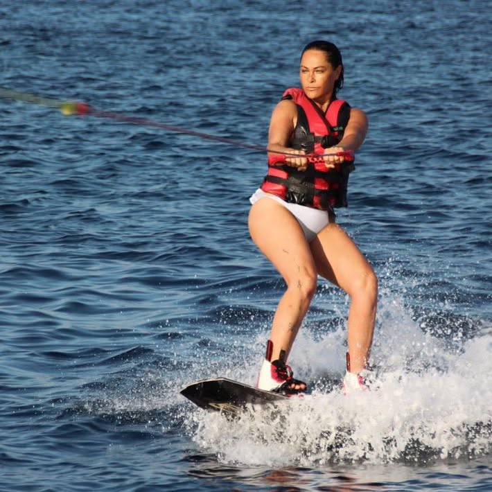 Hülya Avşar looks bikini