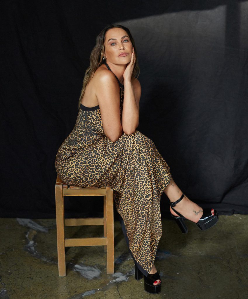 Hülya Avşar looks nudes