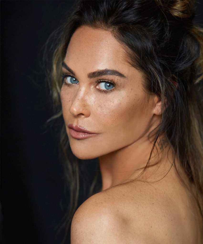 Hülya Avşar modeling pussy