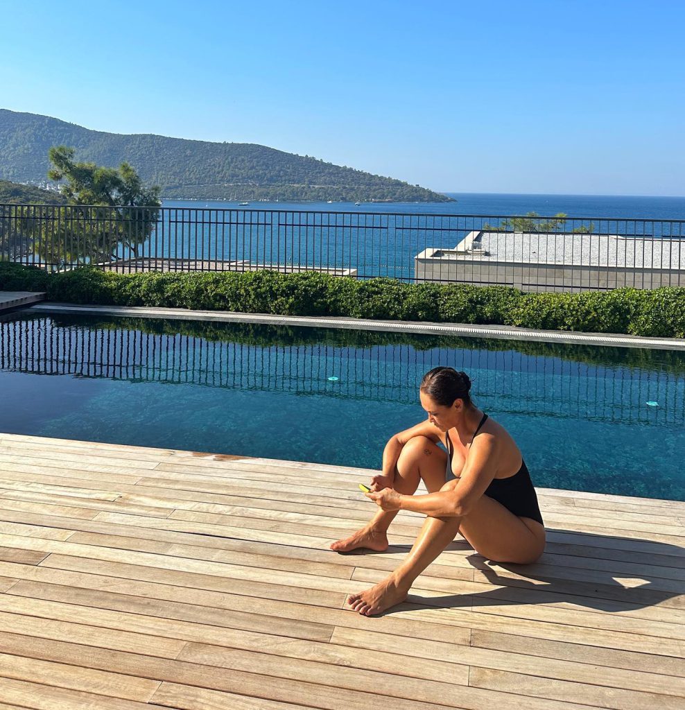 Hülya Avşar nude pics