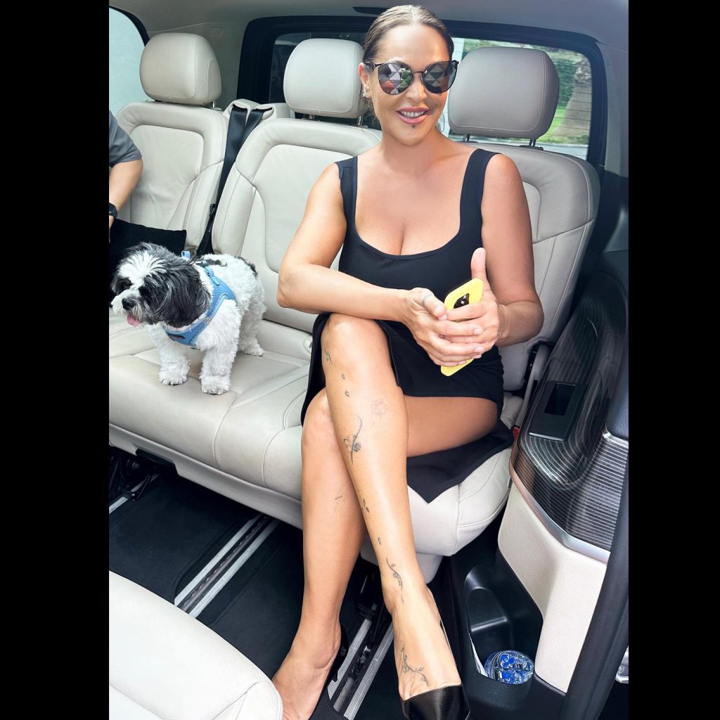 Hülya Avşar poses naked