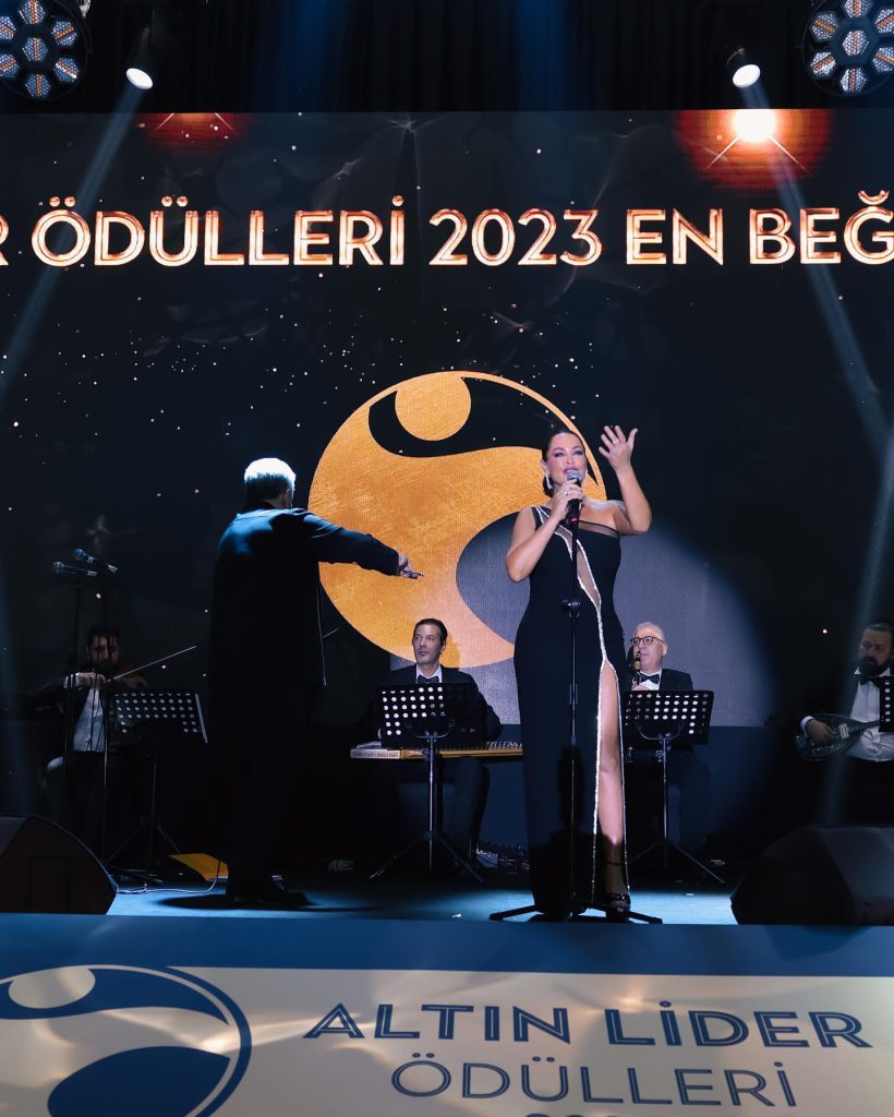 Hülya Avşar sex scenes