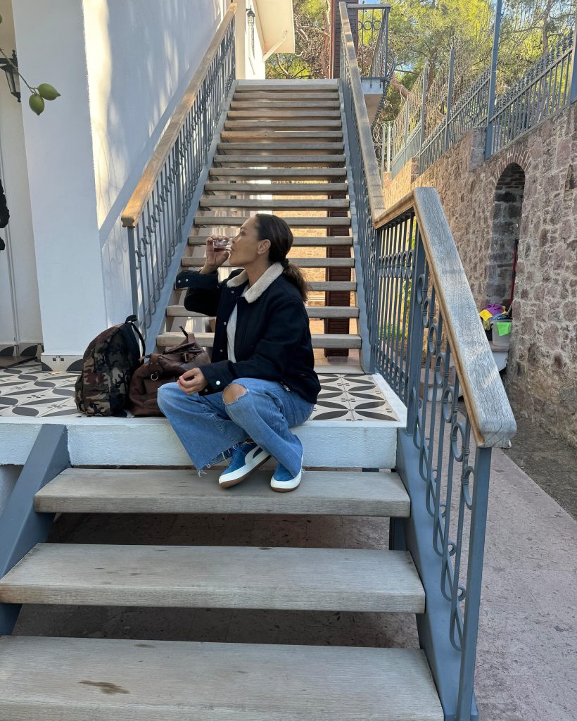 Hülya Avşar smiles bikini