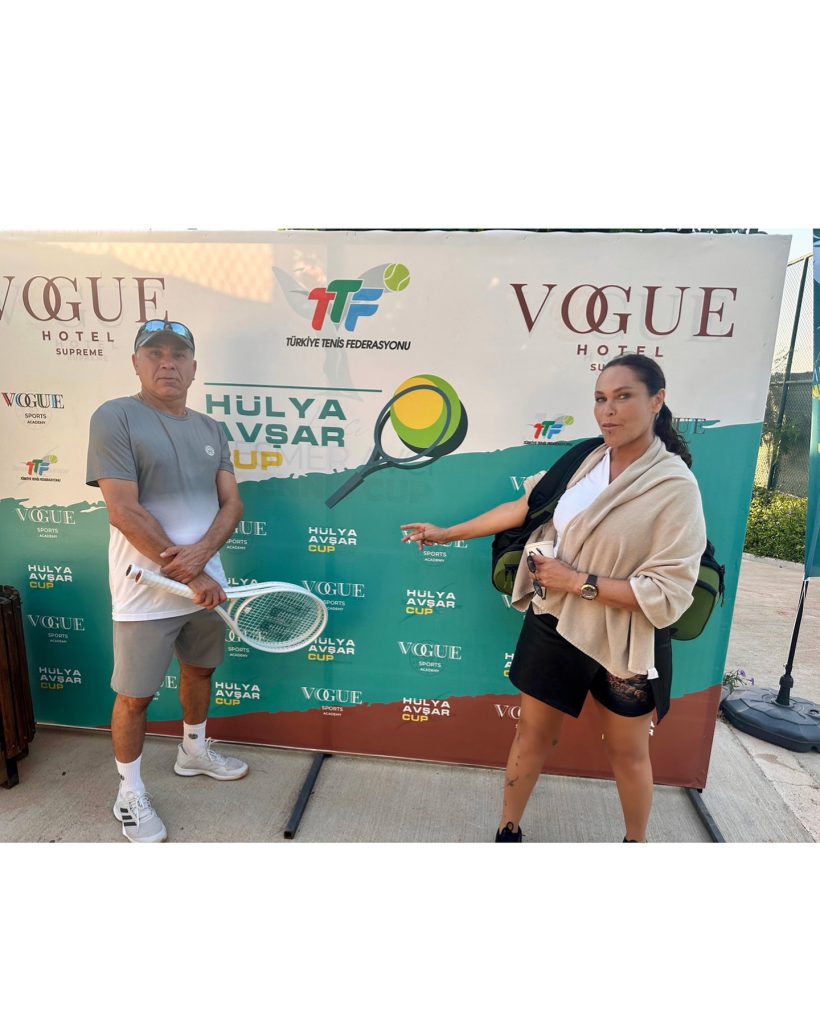 Hülya Avşar smiles porn