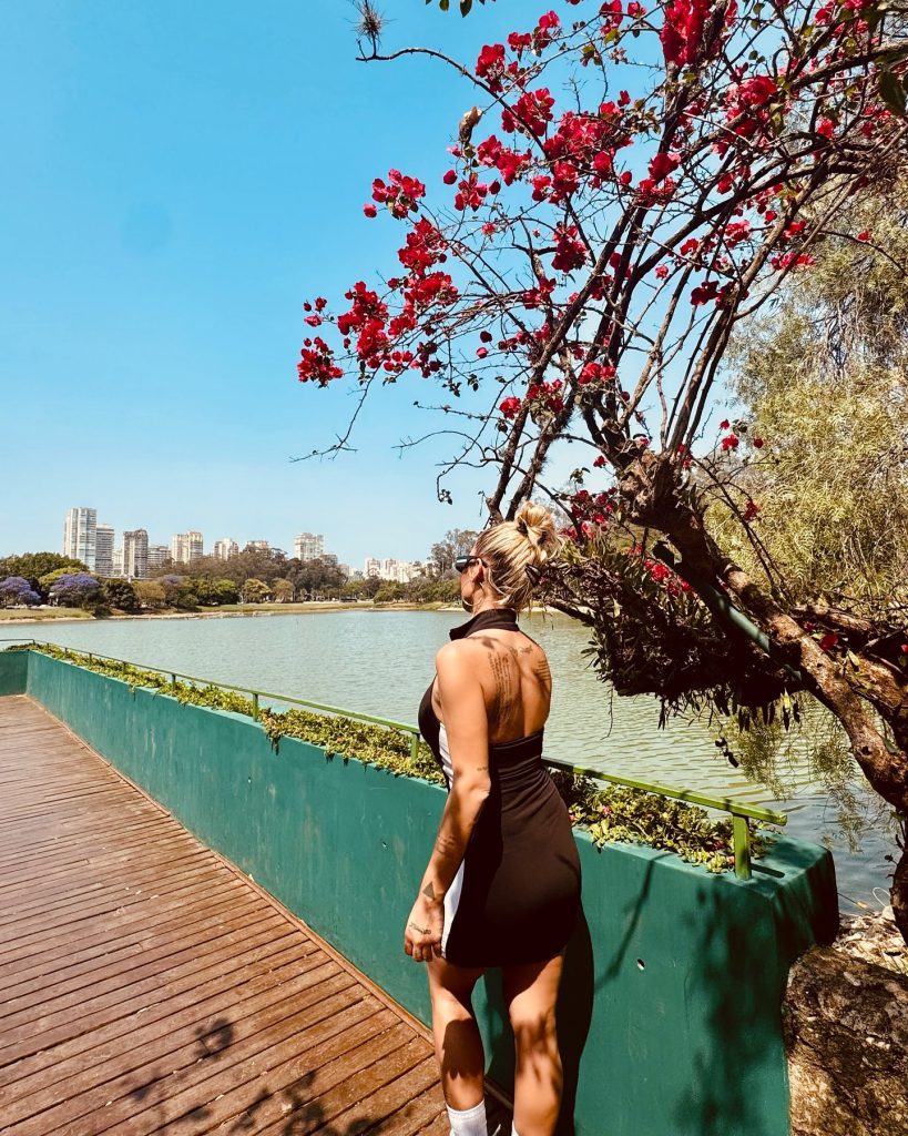 Irem Derici ardent hot images